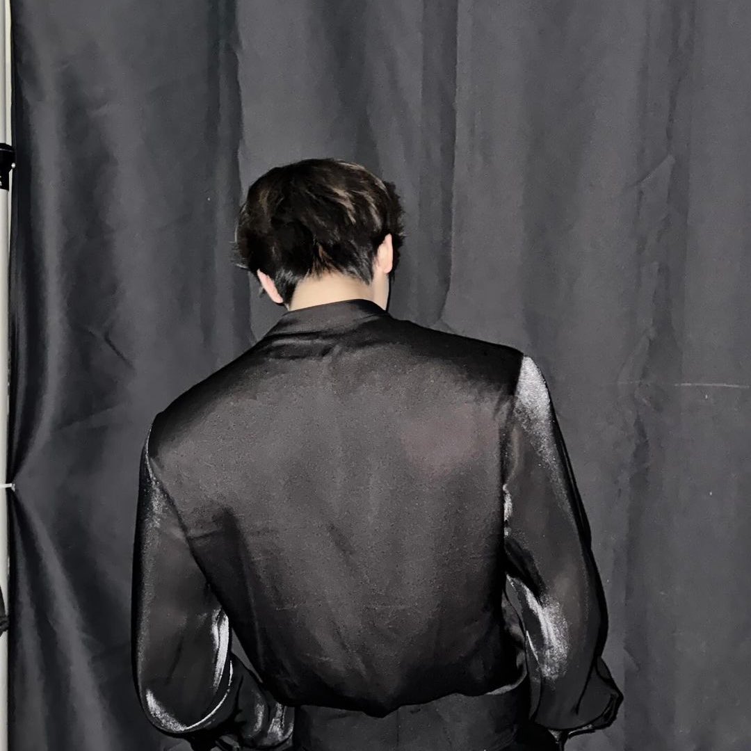 njmhae's tweet photo. jaemin’s broad back 🫠 https://t.co/gfe82DhzGh