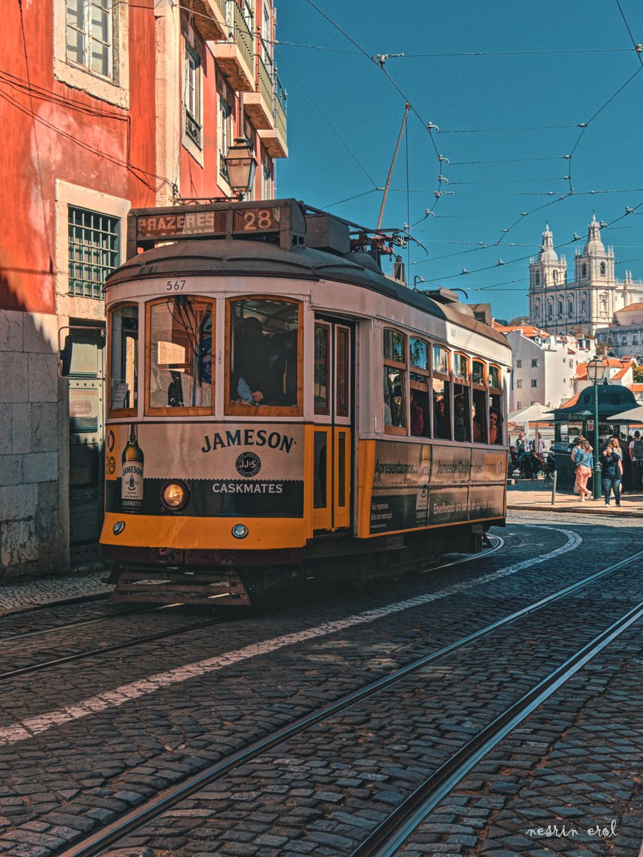 #FridayFreeForAll #ferrousfriday #Portugal #yellow