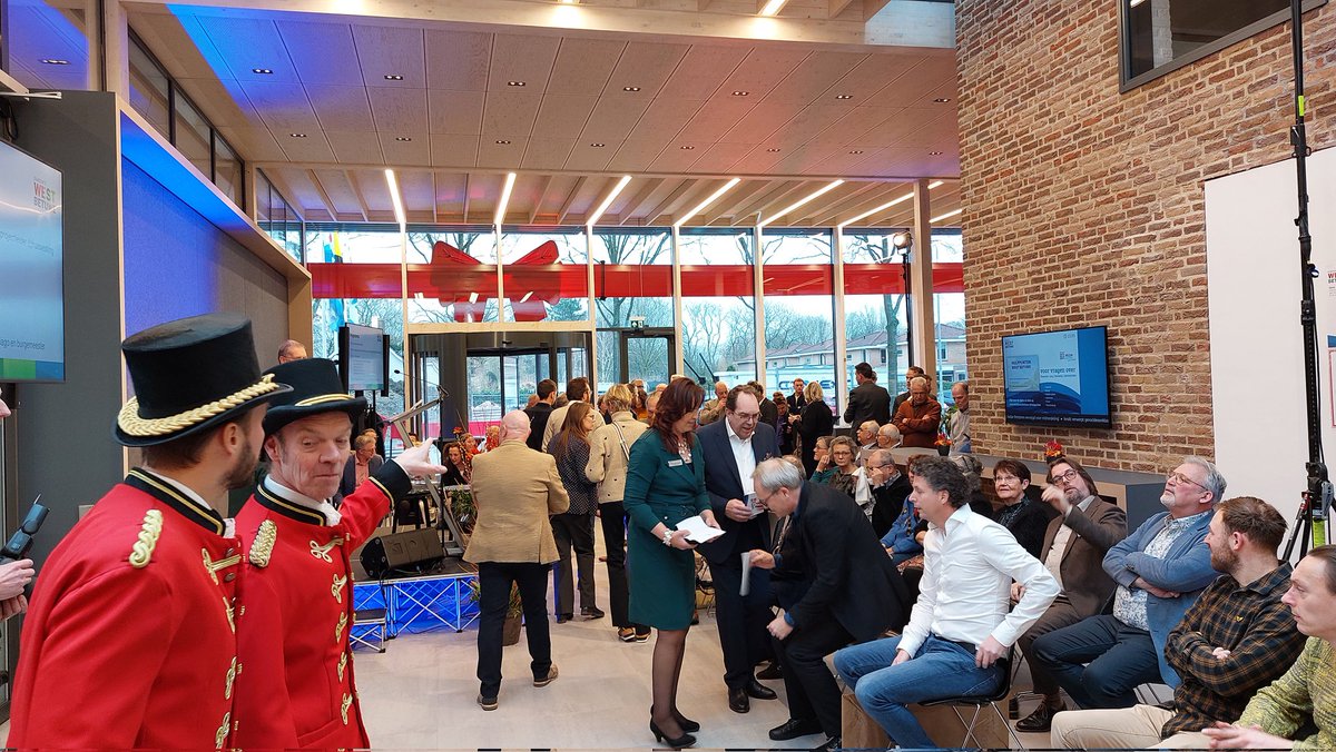 Eric Wijnacker (@ericwijnacker) on Twitter photo Nu grote drukte bij opening sterk vernieuwd gemeentehuis in #geldermalsen <a href="/dgrivierenland/">De Gelderlander</a> Nu grote drukte bij opening sterk vernieuwd gemeentehuis in #geldermalsen <a href="/dgrivierenland/">De Gelderlander</a>