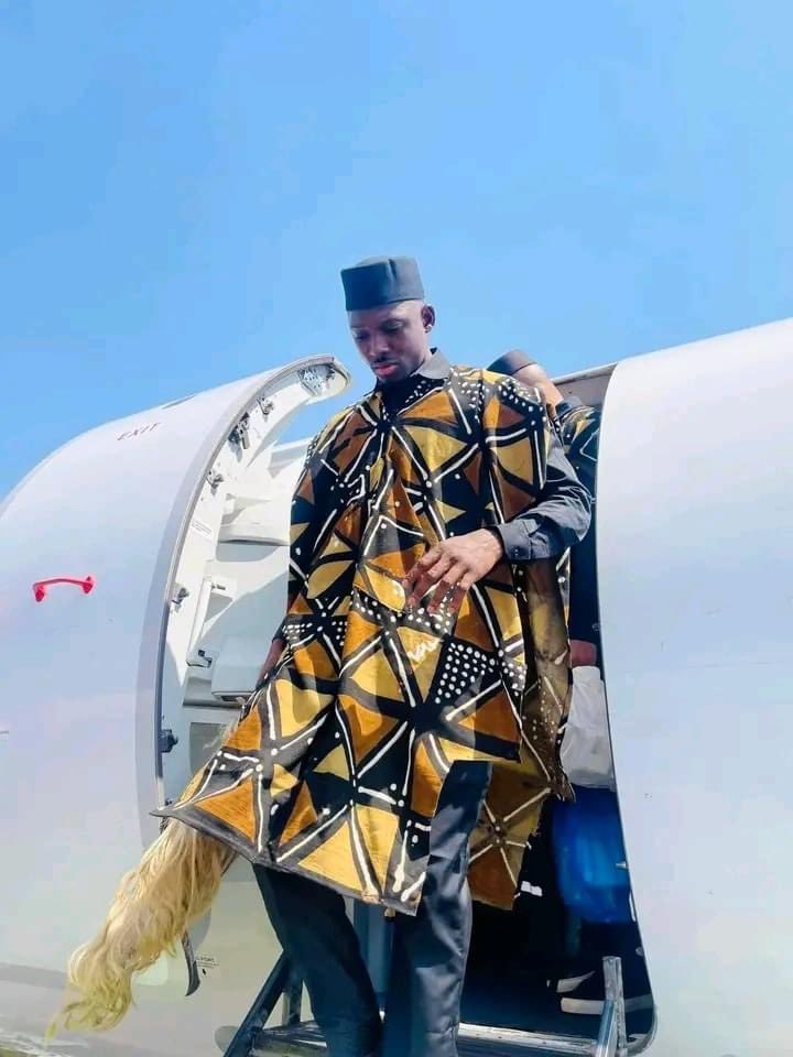 MariahBocoum's tweet photo. Choco dews  boraaa 😍😍😍 
Petite chemise classique noir avec pantalon,un kobla Gnèbla revisité par dessus en Bogolan qui a fait le BIM ♥️
Bonne chance Les Aigles 🦅 on vous aime ♥️ 

#CAN2024 
#lesaiglesdumali 
#mali 
#cotedivoire https://t.co/pEDe97Ldpc
