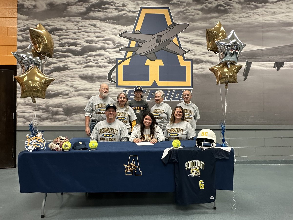 419_Wizards's tweet photo. We are so proud of you Danielle Dalpiaz! Schoolcraft is getting a hard working and dedicated player who is also a great teammate! 🥎🩵 #wizards419 https://t.co/OtpsddPfXD