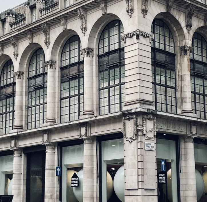 wiza1973's tweet photo. The world is a book, and those who do not travel only read a page.#NoteInspiration
#LONDONBUYERSHOP #DoverStreetMarket #END https://t.co/ecmROvPWPW