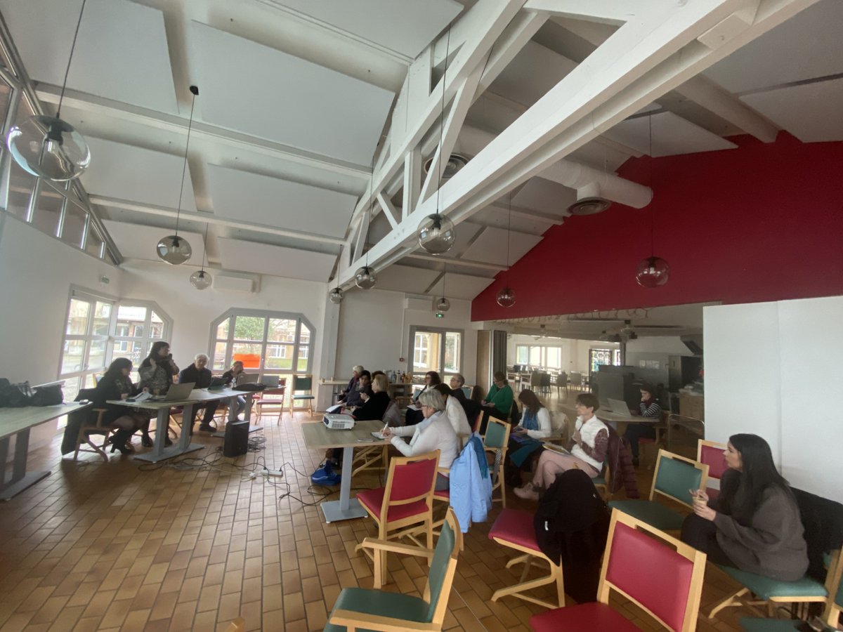 Ressources_CLSM's tweet image. Dans sa mission d&apos;accompagnement au bon fonctionnement des #CLSM,@Ressources_CLSM était jeudi à Francheville pour identifier avec les acteurs locaux les forces &amp;amp; actions à mettre en place pour redynamiser la démarche CLSM portée activement par les élus et la #psychiatrie publique