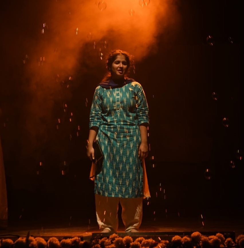 Today, on the fifth and last day of the 'Yuva Natya Samaroh', the play “Savant Aunty Ki Ladkiyan” directed by Sandeep Rawat was staged in LTG Auditorium.