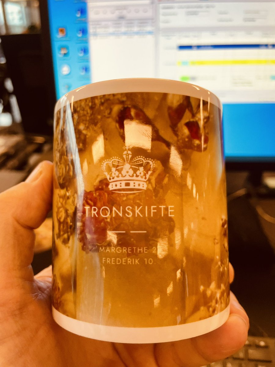 Må man byde på en Kong kaffe? #onkelhumor #goodkop #tronskifte #frederik