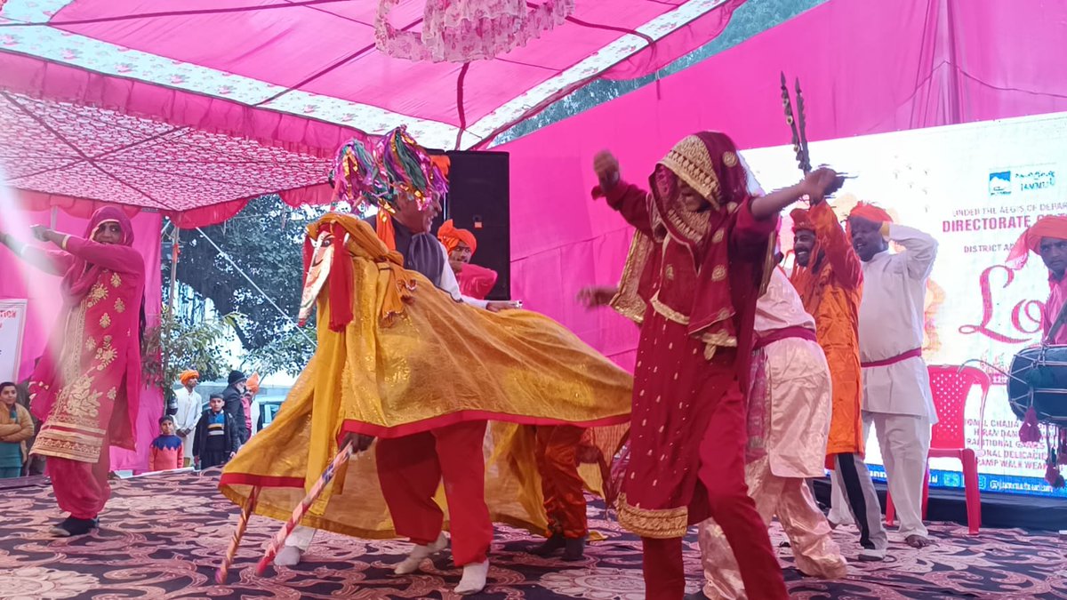 dcsambaoffice's tweet photo. Lohri festivities at the Samba Fort!
Witnessed the rich heritage of Dogra art and culture, and the sumptuous delicacies.
@diprjk 
@OfficeOfLGJandK 
@Divcomjammu 
@JammuTourism 
@MinOfCultureGoI https://t.co/76wFbIA4mP