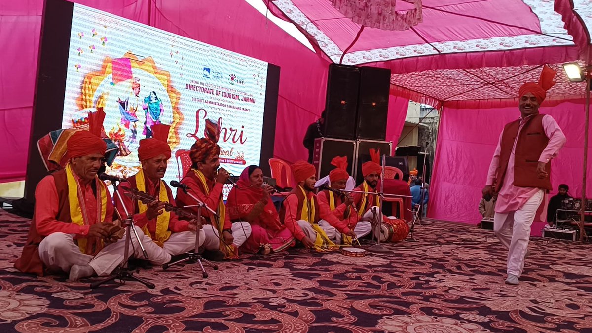 dcsambaoffice's tweet photo. Lohri festivities at the Samba Fort!
Witnessed the rich heritage of Dogra art and culture, and the sumptuous delicacies.
@diprjk 
@OfficeOfLGJandK 
@Divcomjammu 
@JammuTourism 
@MinOfCultureGoI https://t.co/76wFbIA4mP