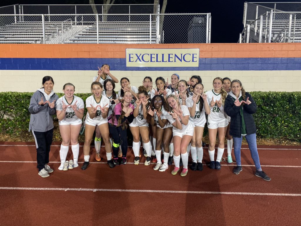FPCWomensSoccer's tweet photo. JV Dogs with a massive win last night over The Bolles School 💚🐶⚽️
The young dogs worked hard, played as a team, and played phenomenal! This team is FIERCE & GRITTY. They never give up. #WHYFPC https://t.co/OWqfI8MQ5d