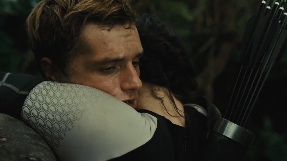 thngergames's tweet photo. o finnick percebendo que a katniss ama o peeta de verdade https://t.co/eAj3utU2i9