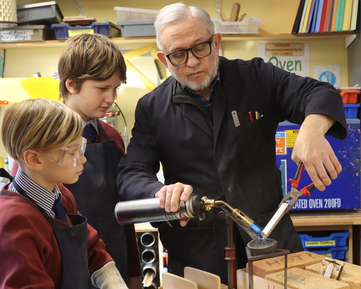 Beacon_School's tweet image. 🛠️Year 6 unleashed their #creativity in Design and Technology.

🖥️They used #TechSoft to #design a shape which was then cut out with our #lasercutter. They melted #pewter to cast the shape and left it to cool.

👨‍🔧#Craftsmen in the making!

#BeCreative #DesignTechnology #DT