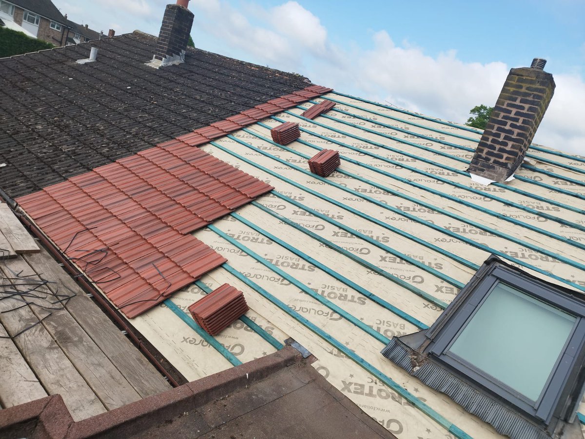 heritageimprove's tweet photo. Heritage Home Improvements' latest completion of a brand new main roof replacement! 🛠️

For a free quote, contact us now! 📞 0800 0857844 📧 sales@heritagehomeimprovements.co.uk
#RoofingExperts #HeritageHomeImprovements #WestMidlands #Shropshire #NewRoof 🏠✨ https://t.co/plTWxhbnQz