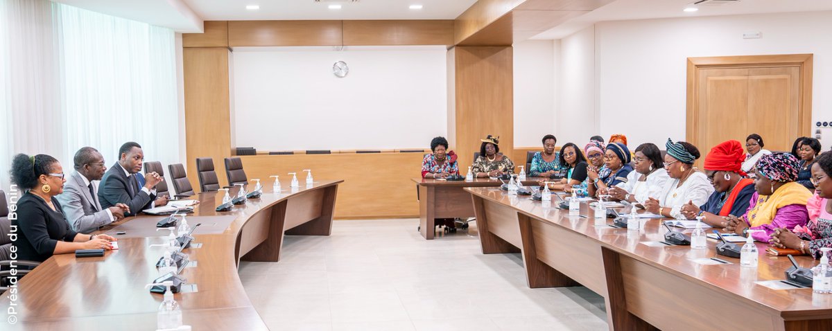 PresidenceBenin's tweet photo. #Prbenin | #Wasexo | #AudiencePr |
🛑 Échanges entre le Chef de l'État et le Caucus des femmes parlementaires : @PatriceTalonPR contre le passage éphémère des femmes sur la scène politique
Ardent défenseur de la cause de la femme béninoise, le Président de la République, (...) https://t.co/sLdaCWUSO9