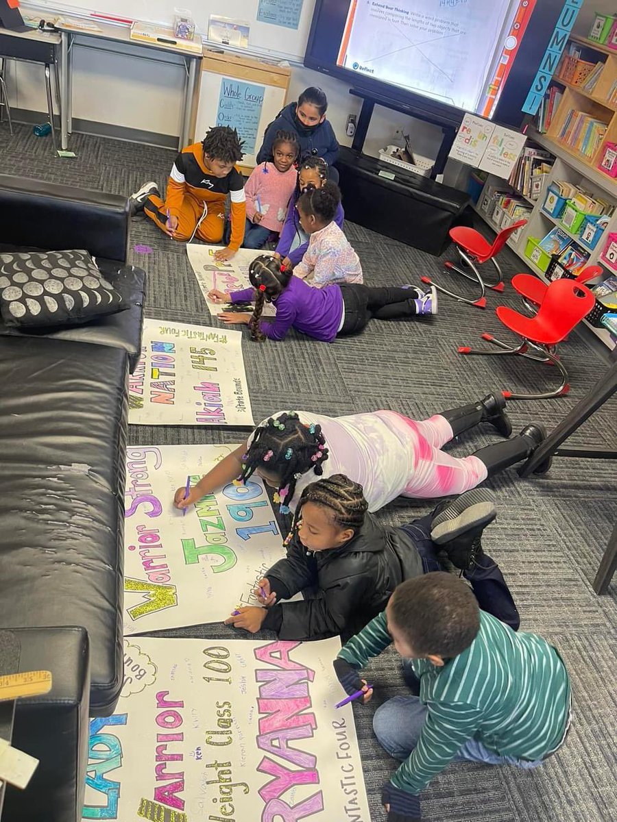 WarrenMTXE's tweet photo. Our Lady Warriors received some support from Sunny Heights students and teachers this week! @sunnyheightsele @dbaltzell210 @WarriorNation_1 @oneilljd https://t.co/AYQ7BOwp4d