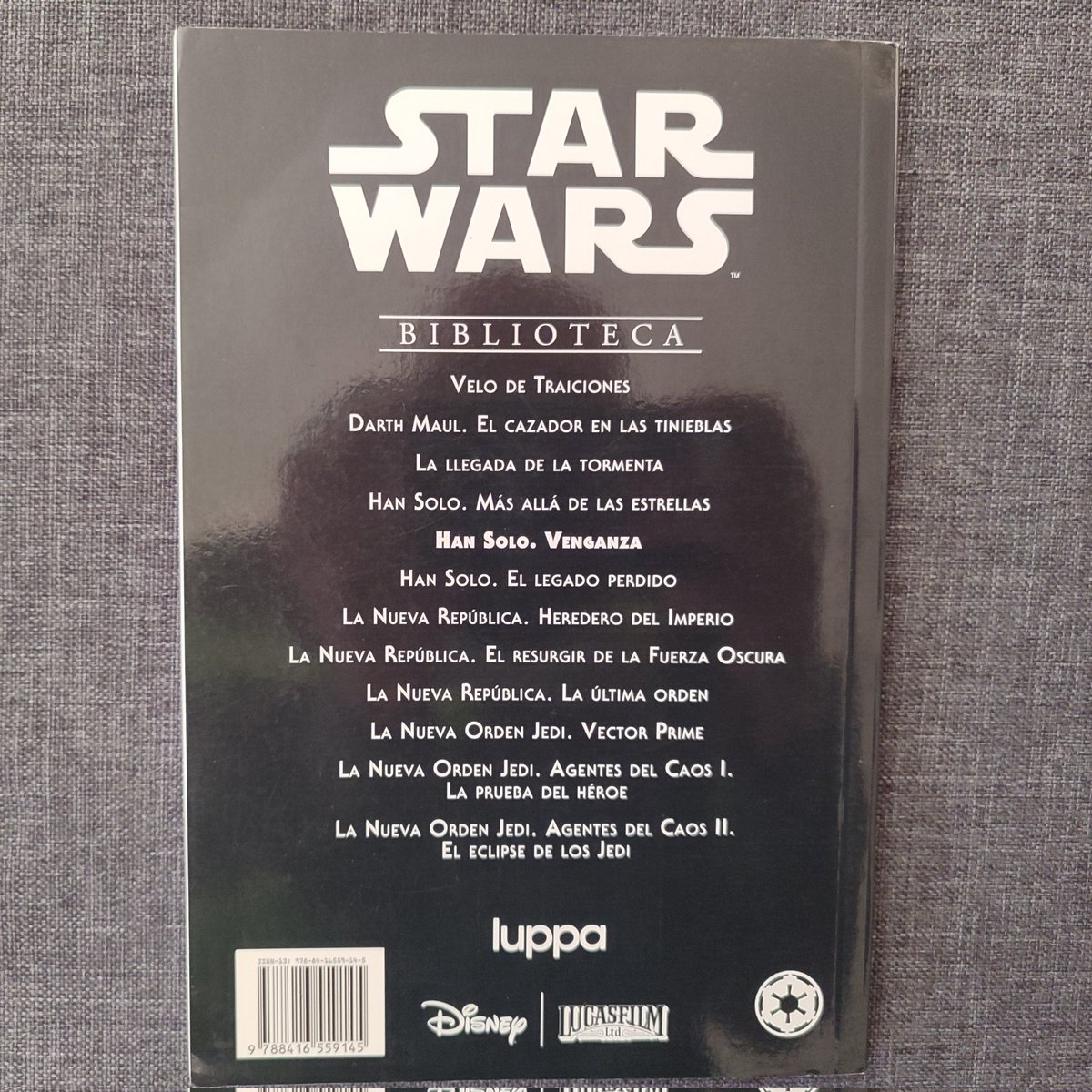 EscribaSith's tweet photo. #56 Venganza

Segunda novela de la trilogía de aventuras de #HanSolo
Rareza en mi colección ya que está  inédita en España
Ojalá @PlanetadComic se anime a sacarla

Tengo 1 edición publicada por #Luppa (proviene de Chile, pero salió en más países de la zona)

#StarWars #BrianDaley https://t.co/yswYFy99Ra