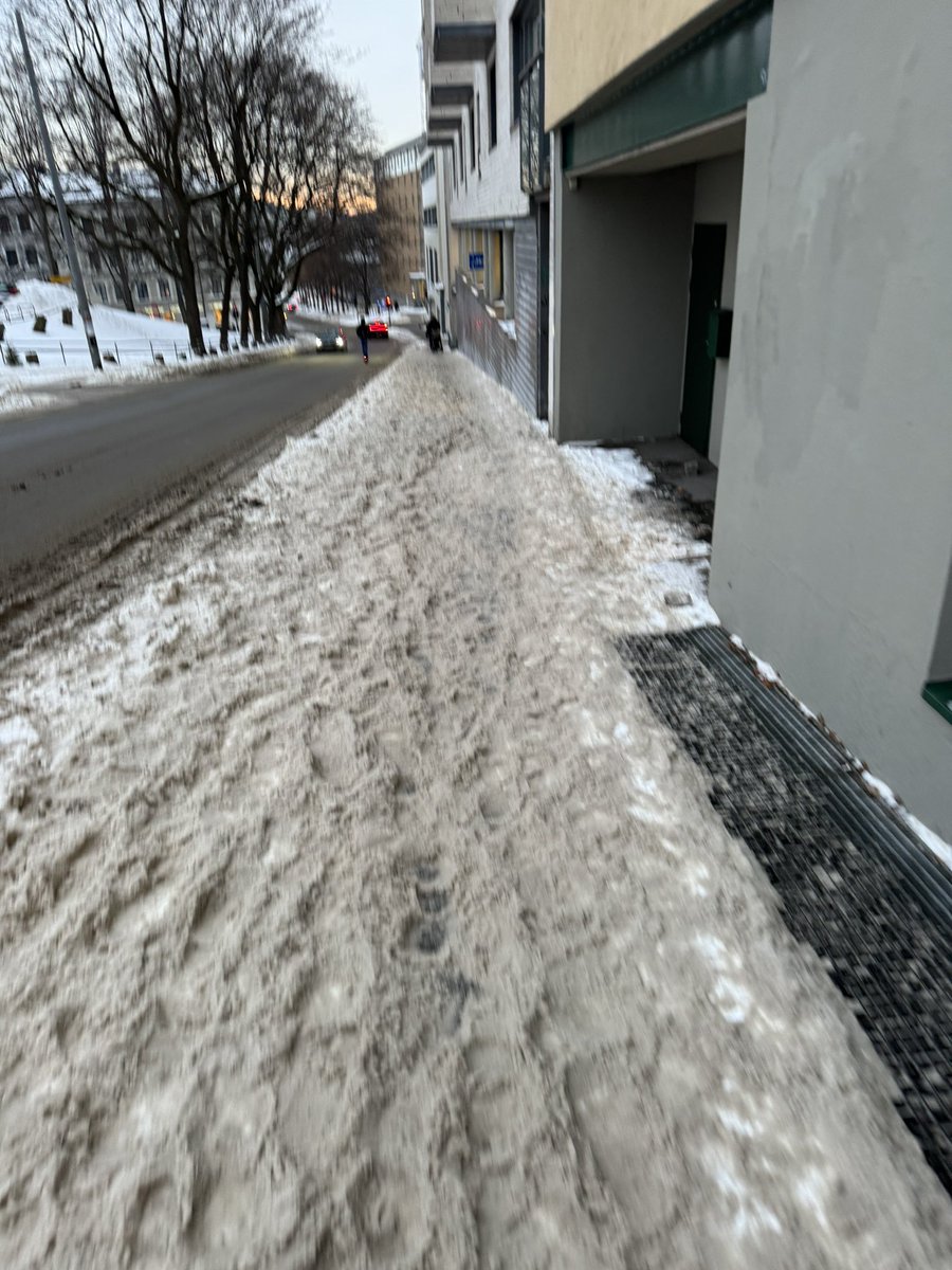 Hei, @Oslokommune , hvorfor måkes ikke bakken i Pilestredet? Det har vært slik i ukesvis.