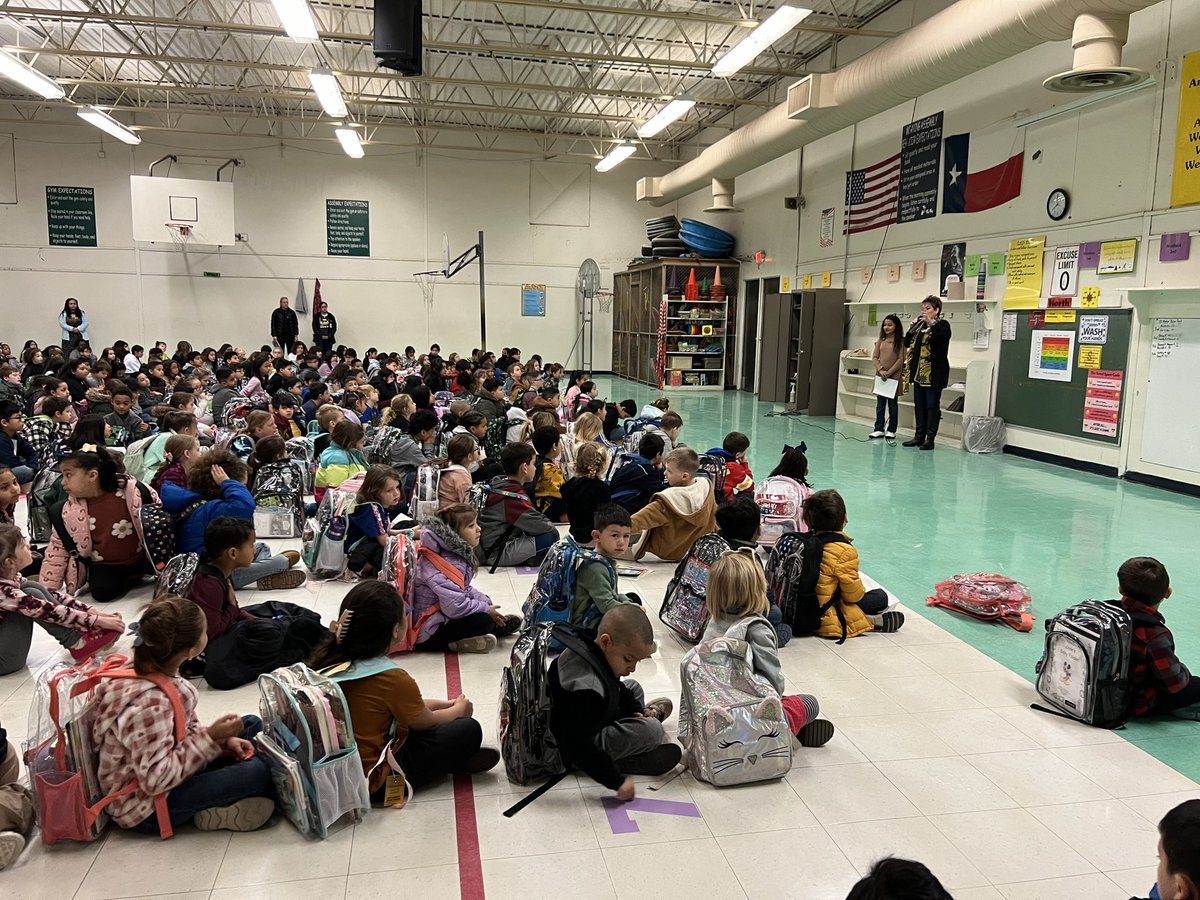 alwilliford342's tweet image. What a great way to start the day!! Mayor Dodgen shared her story with @McQueeneyESISD students as part of their Career Speaker Series. #firstgenerationstudent