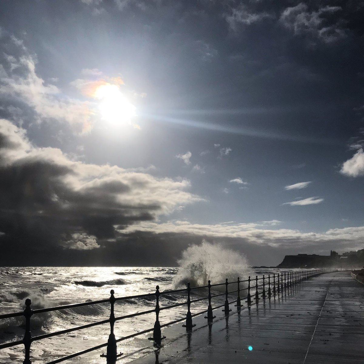 BaytownCoffee's tweet photo. Happy Sunday x

#waves #Whitby #morningwalk #northyorkshirecoast https://t.co/HcABHSKmgI