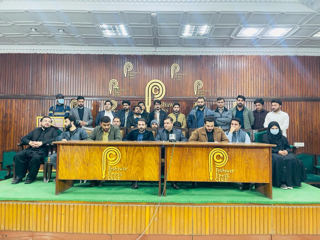 DrFaisalBarakza's tweet photo. YDA did Press Conference with single point demand to give training to leftover candidates, if the govt fails to meet the demand for leftover candidates, the young doctors will do province wise protest for their rights.
@ydakp_official
@KPChiefMinister https://t.co/GSogXqh9xX