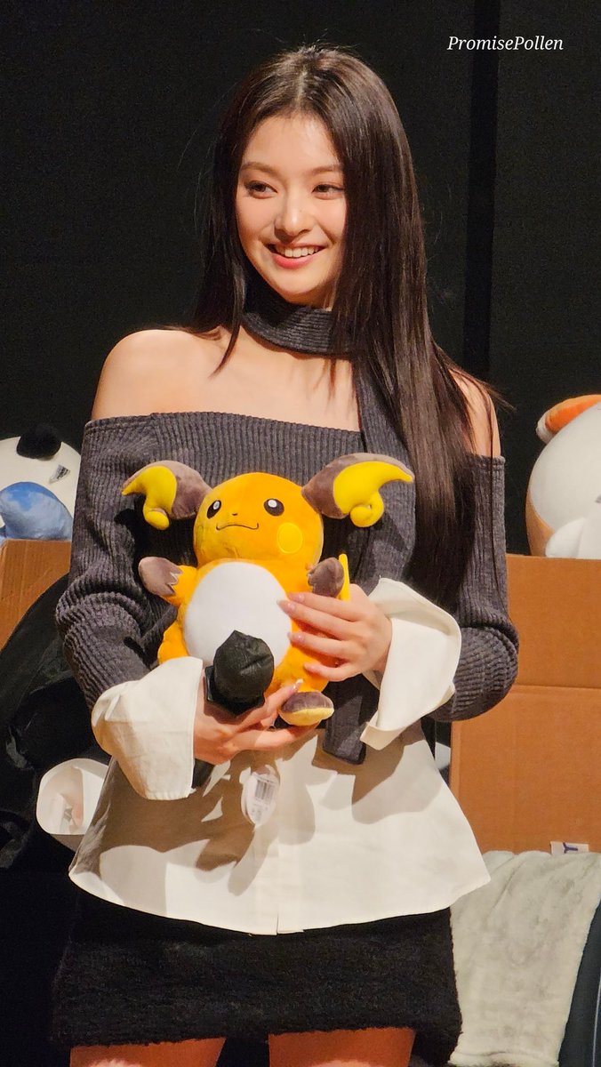 PromisePollen's tweet photo. 240112 위드뮤 팬싸 나경
#fromis_9 
#이나경 #프로미스나인 https://t.co/kuPyc3KIH5