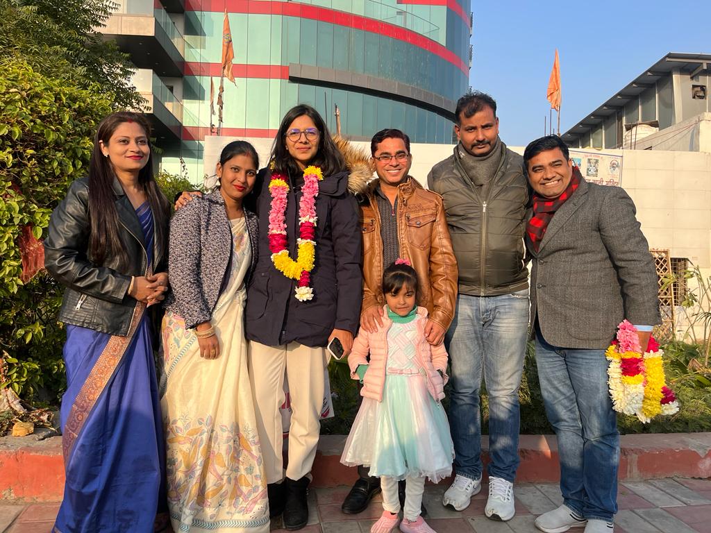 manojmathur01's tweet photo. महिलाओं की प्रखण्ड बुलंद आवाज़ अब संसद में गूंजेगी ! @SwatiJaiHind जी को राज्य सभा सांसद बनने पर हार्दिक बधाई एवं शुभकामनाएं!🌹🌹💐💐💐🎉🎉🎉
आज रिटर्निग ऑफिसर द्वारा स्वाति मालीवाल जी को जीत का सर्टिफिकेट दिया गया! बाद में मेरे परिवार और एनजीओ के साथियों ने जीत की बधाई दी! https://t.co/83MPB6pjJV