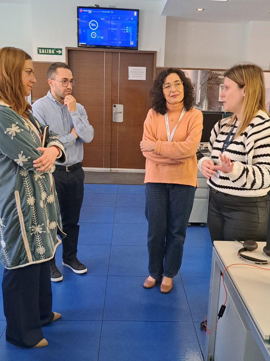 proteccioncivil's tweet photo. .@VirBarcones  DG de @proteccioncivil @interiorgob  visita la sede de @CruzRojaEsp  y conoce sus instalaciones, servicios y capacidades ante emergencias

👉"Trabajamos de forma conjunta para consolidar una estrecha colaboración dentro del Sistema Nacional de Protección Civil" https://t.co/cdd4vXwrUE