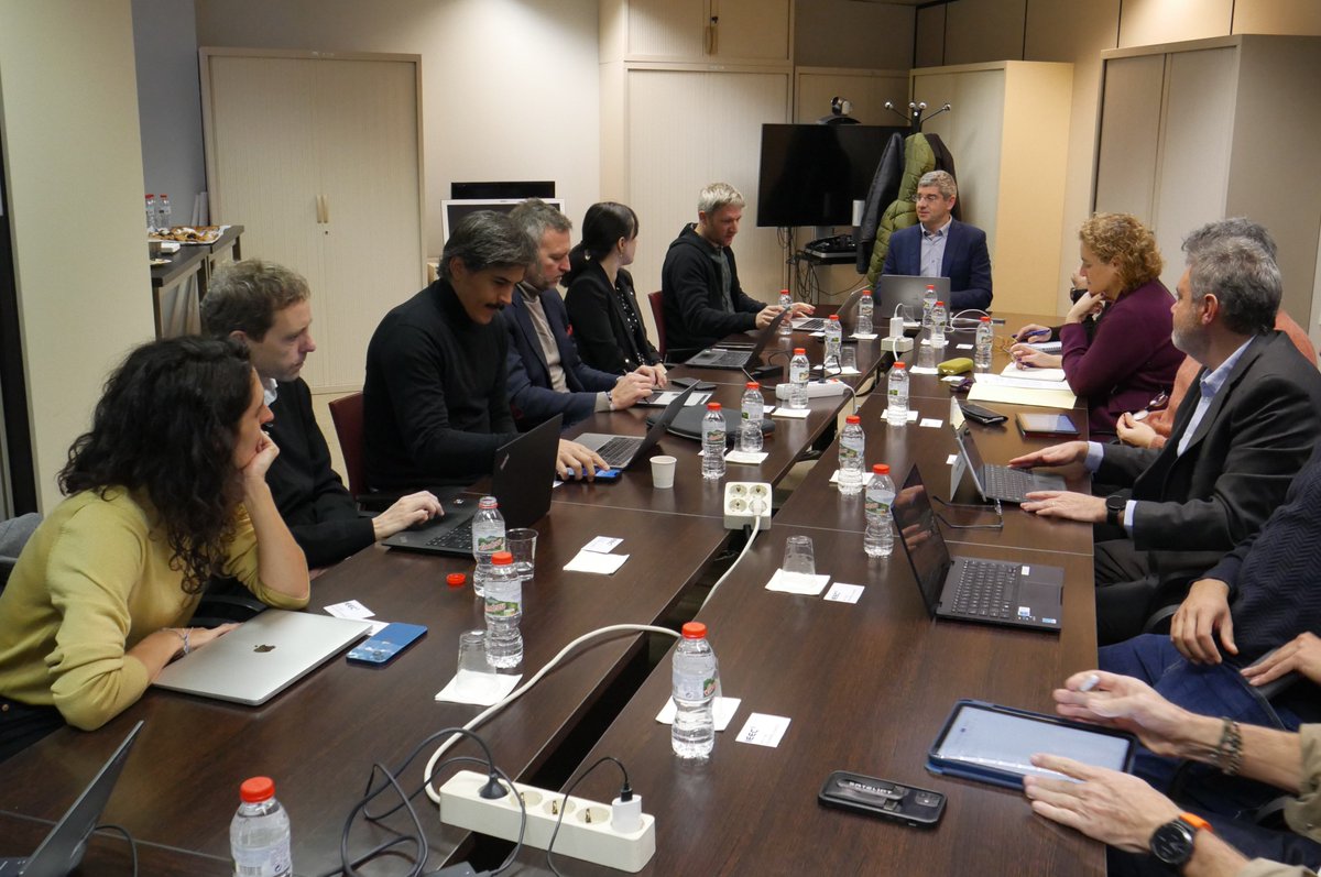 IEEC_space's tweet photo. Avui ha tingut lloc la primera reunió del #Comitè Assessor de l’Àrea de Promoció del Sector Espacial de Catalunya (#APEC) de l’#IEEC, a la nostra seu.

Hi han participat els membres de les diferents entitats i institucions que la conformen:  @tic (Dept @empresacat i @treballcat) @i2CAT @ICGCat @exteriorscat @Catalonia_EU @accio_cat @recercauniscat @ESABICBarcelona @irtacat @GTDsystems #SENER @Open_Cosmos @lobeliaearth @rokubn @PangeaAerospace @sateliot

El patronat de l'IEEC va aprovar la creació de l’APEC per articular l'#impuls del sector del #NewSpace a Catalunya i l'avenç en el coneixement de les àrees relacionades, segons el previst en l’Estratègia NewSpace.

L’Estratègia #NewSpace està impulsada pel @govern, a través de la Secretaria de Polítiques #Digitals del Departament d’Empresa i Treball, i compta amb la col·laboració de l’#IEEC, @i2CAT i @ICGCat

L’#APEC:

➡️ Contribueix en els diversos pilars de l’Estratègia #NewSpace i executa activitats de promoció de la #R+D+i, retenció de #talent, construcció d’#infraestructures clau tant espacials com terrestres, i de #desenvolupament de serveis i aplicacions destinats a l’administració i a sectors #industrials

➡️ Té com a objectiu fer créixer l’ecosistema a partir de reforçar les capacitats de Catalunya i promoure la col·laboració internacional

➡️ Coordina les seves activitats amb la Generalitat de Catalunya i les altres entitats promotores de l’Estratègia