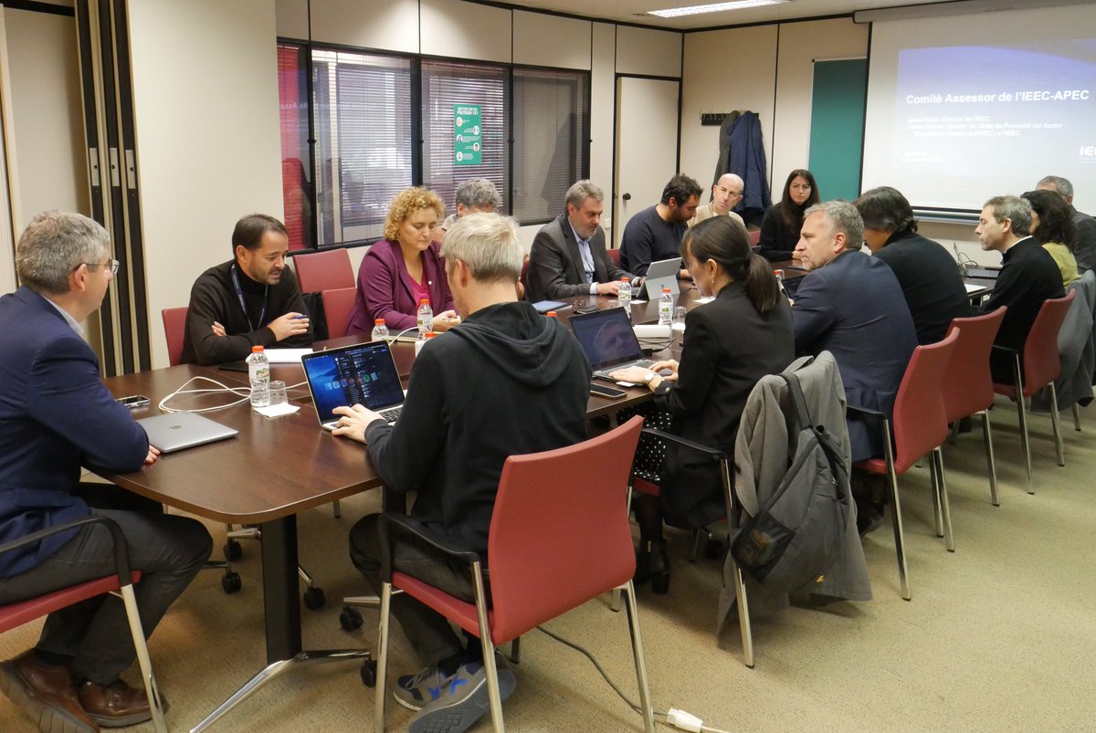 IEEC_space's tweet photo. Avui ha tingut lloc la primera reunió del #Comitè Assessor de l’Àrea de Promoció del Sector Espacial de Catalunya (#APEC) de l’#IEEC, a la nostra seu.

Hi han participat els membres de les diferents entitats i institucions que la conformen:  @tic (Dept @empresacat i @treballcat) @i2CAT @ICGCat @exteriorscat @Catalonia_EU @accio_cat @recercauniscat @ESABICBarcelona @irtacat @GTDsystems #SENER @Open_Cosmos @lobeliaearth @rokubn @PangeaAerospace @sateliot

El patronat de l'IEEC va aprovar la creació de l’APEC per articular l'#impuls del sector del #NewSpace a Catalunya i l'avenç en el coneixement de les àrees relacionades, segons el previst en l’Estratègia NewSpace.

L’Estratègia #NewSpace està impulsada pel @govern, a través de la Secretaria de Polítiques #Digitals del Departament d’Empresa i Treball, i compta amb la col·laboració de l’#IEEC, @i2CAT i @ICGCat

L’#APEC:

➡️ Contribueix en els diversos pilars de l’Estratègia #NewSpace i executa activitats de promoció de la #R+D+i, retenció de #talent, construcció d’#infraestructures clau tant espacials com terrestres, i de #desenvolupament de serveis i aplicacions destinats a l’administració i a sectors #industrials

➡️ Té com a objectiu fer créixer l’ecosistema a partir de reforçar les capacitats de Catalunya i promoure la col·laboració internacional

➡️ Coordina les seves activitats amb la Generalitat de Catalunya i les altres entitats promotores de l’Estratègia