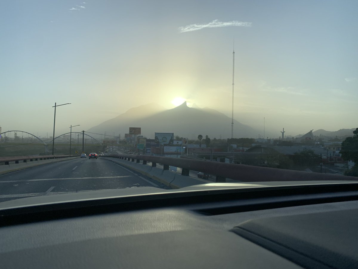 air_mty's tweet photo. Que tristeza #mty #contaminación #pemex #cadereyta @samuel_garcias urge hagan algo con la refinería https://t.co/fv3uUaeBhI