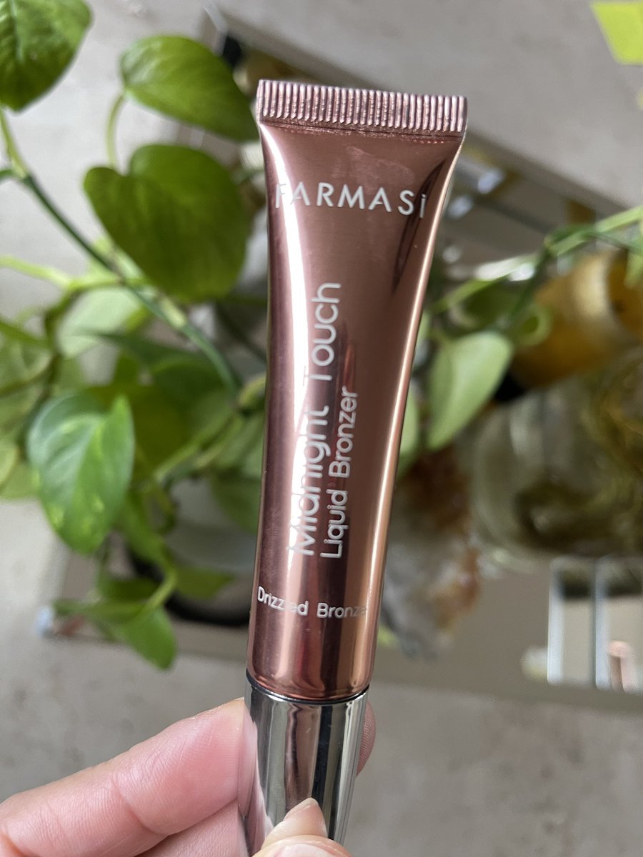 lazamarron's tweet photo. Pues una seguidora me envió estos productos de #farmasi y encontré el dupe perfecto a la mitad de precio 🙊💕🥰.

No se pierdan mis historias de IG con el review y la transmisión de esta mañana. 
11:00 am ⏰ https://t.co/v72xd5ScSw