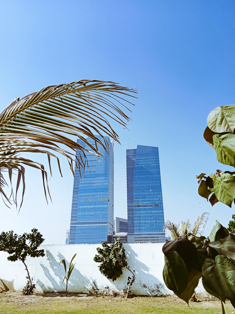 W_O_C_NFT's tweet image. Sky Towers, Clifton Karachi #theharbourfront #harbourfront #karachiToday #Reuters #BusinessRecorder #Tribunal #Nation #Etribune #DawnNews #Greenery #JummahMubarak #coconutleafs #dolmengroop #Dolmenkarachi