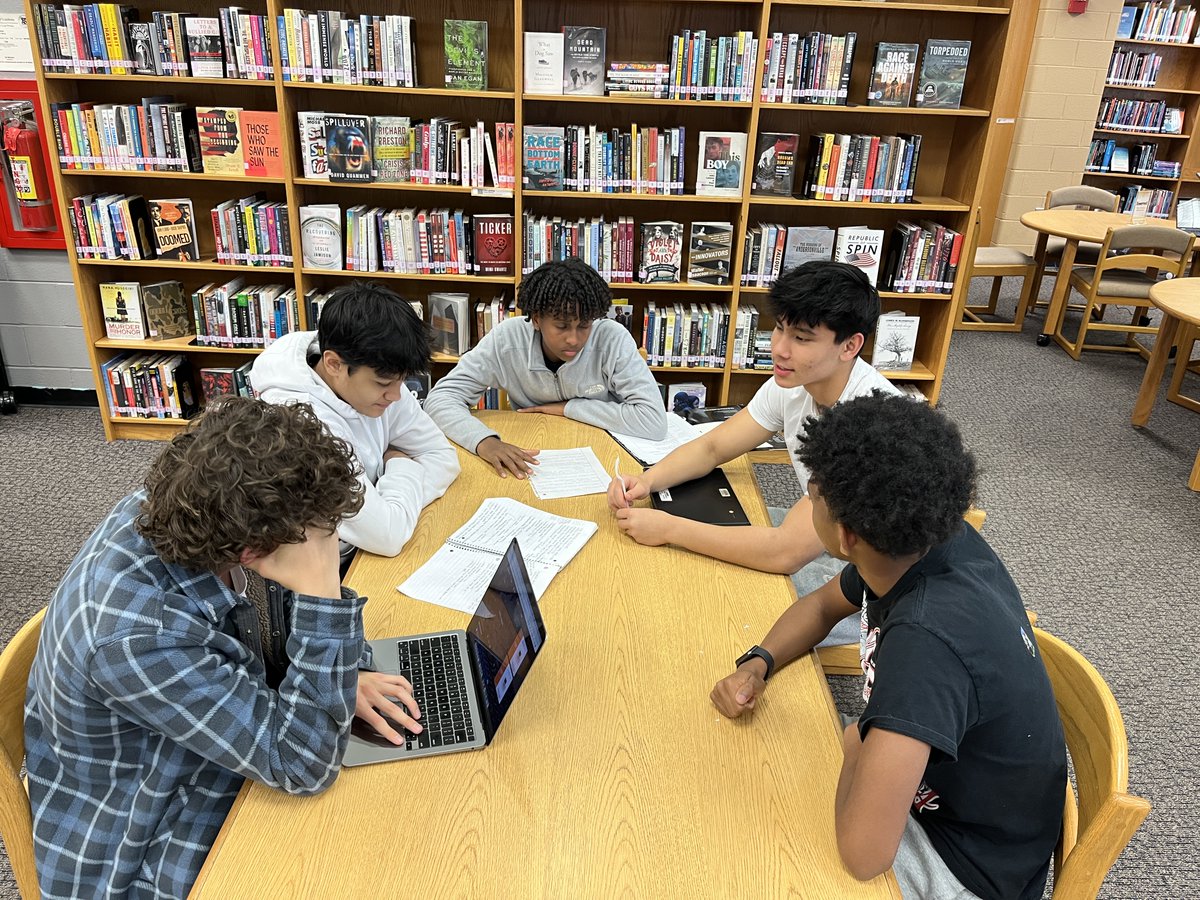 FHS Eagle Library 🦅 tweet media