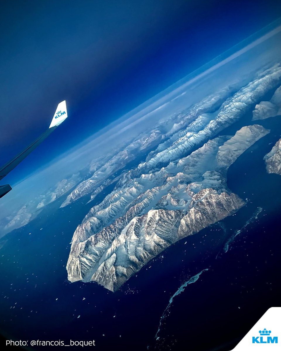 KLM's tweet photo. What Greenland's winter wonderland looks like from 30,000 feet in the sky 😍

#KLM #Winter #WindowView #Greenland https://t.co/AcmekEcckW