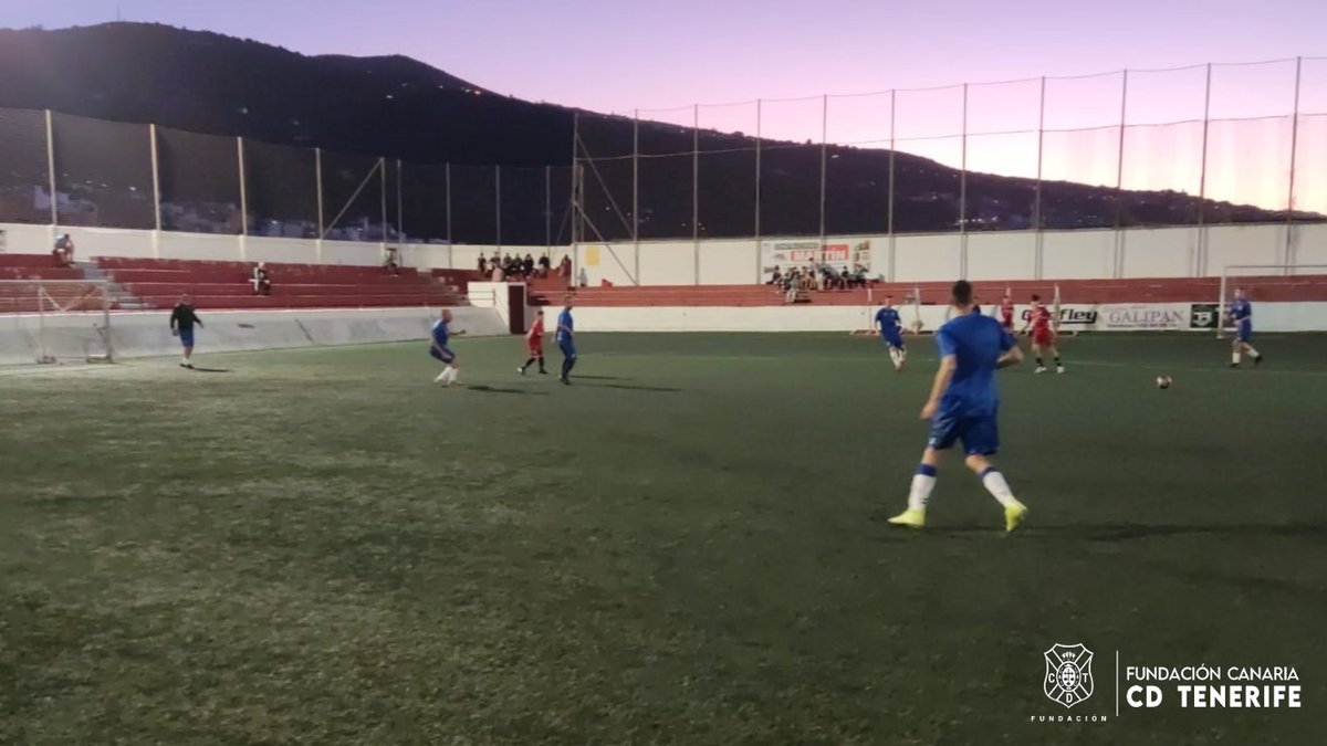 Ayer, el campo de fútbol El Molino acogió un partido + convivencia entre el #CDTenerifeEDI y la <a href="/UDIcodense/">U.D. Icodense</a>.

Antes, el responsable del Área de Deporte Inclusivo y Discapacidad, <a href="/ArtamyPlata/">Artamy R. Plata.</a>, dio una charla a las personas asistentes 🙌.

#FundaciónCDT <a href="/CDTOficial/">CD Tenerife 🏴󠁧󠁢󠁳󠁣󠁴󠁿</a> <a href="/FundacionLaLiga/">FUNDACIÓN LALIGA</a>