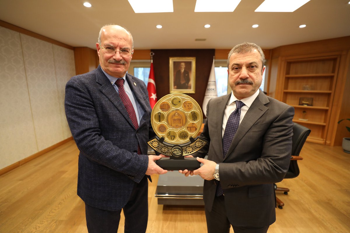 ATOkurumsal's tweet photo. Ankara Ticaret Odası Yönetim Kurulu Başkanı @GurselBaran, @BDDKResmi Başkanı @sahapkavcioglu'nu ziyaret ederek, ATO üyelerinin gündeminde yer alan konuları aktardı. https://t.co/AnE5suYOBa