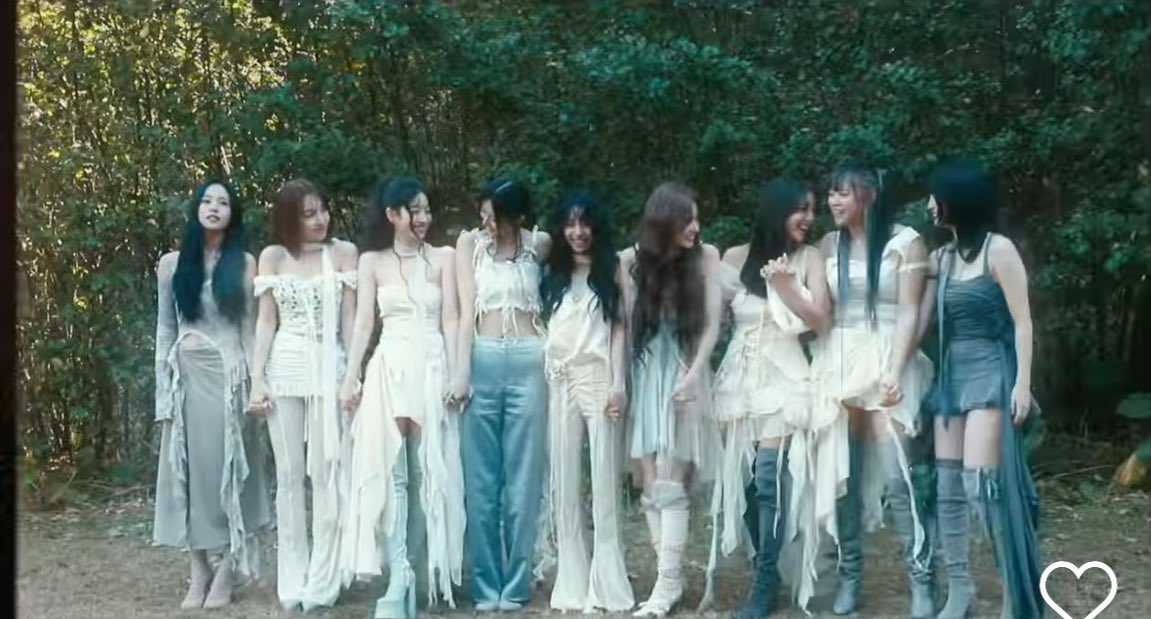 LhaiLoveS's tweet photo. @sunnysunmi612 Always with Sana &amp; the Girls 💜💚 https://t.co/53vZKXgiQg