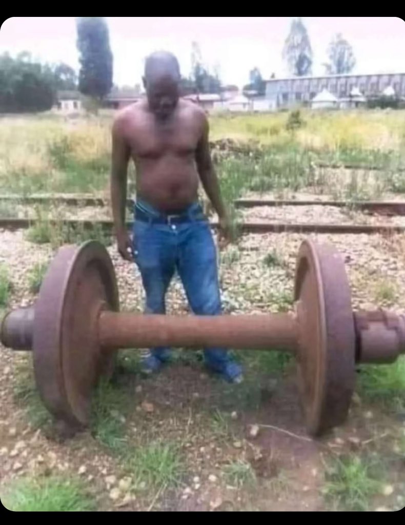 enokay69's tweet photo. Best Caption go take 500 cedis 😂 https://t.co/9fM3v1a8Nh
