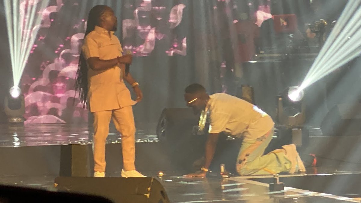 Gyata_Ba_'s tweet photo. This is how Sarkodie took the mantle from Obrafour.

GH young rappers no dey pet so they aren't getting anywhere. Sarkodie has never thrown shot at Obrafour before but these kids always dey give Sarkodie wotowoto, no wonder they are switching to singing. Amerado is now a singer😂 https://t.co/7ESmQJsXjv