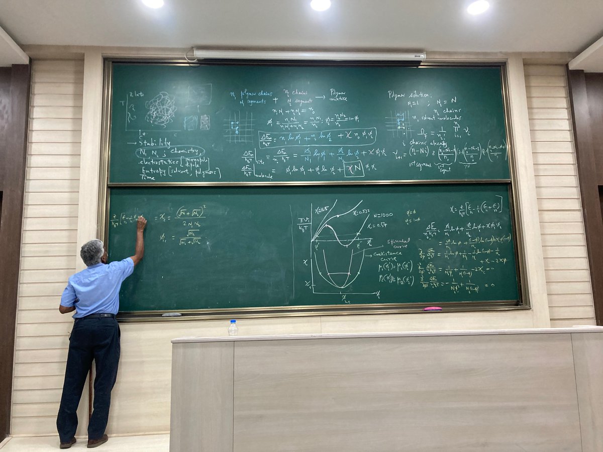 When Professor Muthukumar works out every bit of the phase separation theory of polymers in a workshop we organized @iitbombay; @mithunmittir @mbuanand @SamirKMaji1 @DuttaShuvadip @vinoth46m
