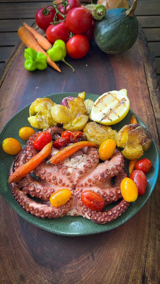 madeinfirebr's tweet photo. Hoje nos canais @madeinfirebr no Youtube, Instagram e Tiktok a receita de polvo à Lagareiro 🐙! A imagem já diz tudo. Acessa lá! https://t.co/sgNvF8KAyR