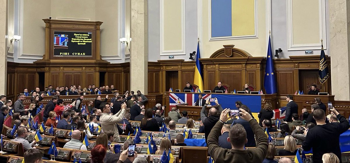 serhiylovochkin's tweet photo. Премʼєр-міністр Великої Британії Ріші Сунак у Верховній Раді України.
Україна переможе✌️🇺🇦 https://t.co/OcNgdMVC1Y