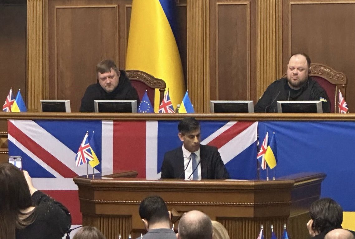 serhiylovochkin's tweet photo. Премʼєр-міністр Великої Британії Ріші Сунак у Верховній Раді України.
Україна переможе✌️🇺🇦 https://t.co/OcNgdMVC1Y