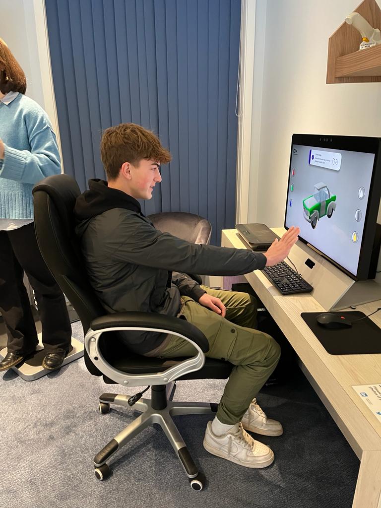 KHS6thForm tweet media