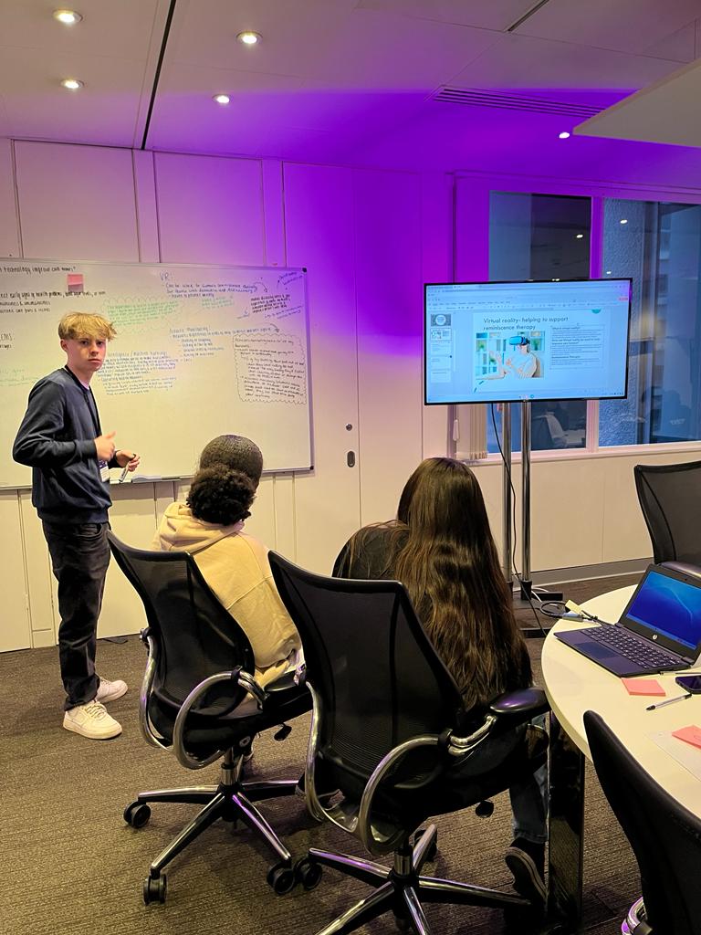 KHS6thForm tweet media