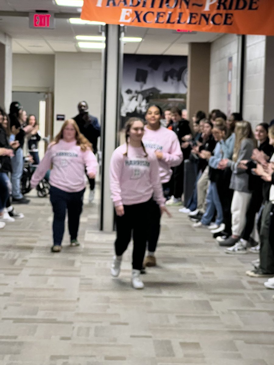 RaiderUpdates's tweet photo. Awesome way to start a Friday- girls wrestling state send off!  Good Luck to Eva Stokes, Erin Cauble and Asra Foley! 💪💪 https://t.co/AWk2iUnqIC