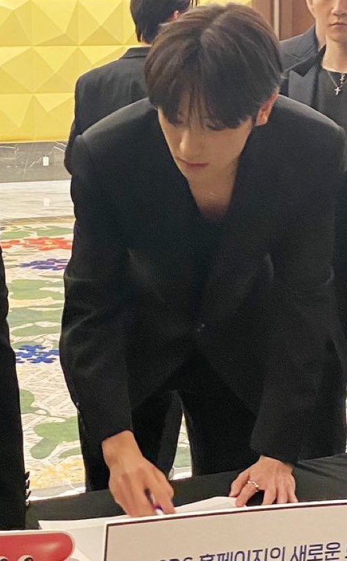 ms94_kong's tweet photo. 진짜 결혼식 같ㅇ ㅏ
동기 결혼식이라 아는 얼굴 엄청
만나는데 다 하는 말이 
넌 언제하냐임...
세달전에 헤어졌는데(ㅋㅋ)
말 나오는 거 싫어서 
어 곧 해야지~하고 답했는데
쩌~멀리서 어떤 남자(구남친)
그거 듣고 코웃음 침
지가 먼저 헤어지자 할 땐 언제고 구라야..

밀선 https://t.co/nGRCPvmKLP