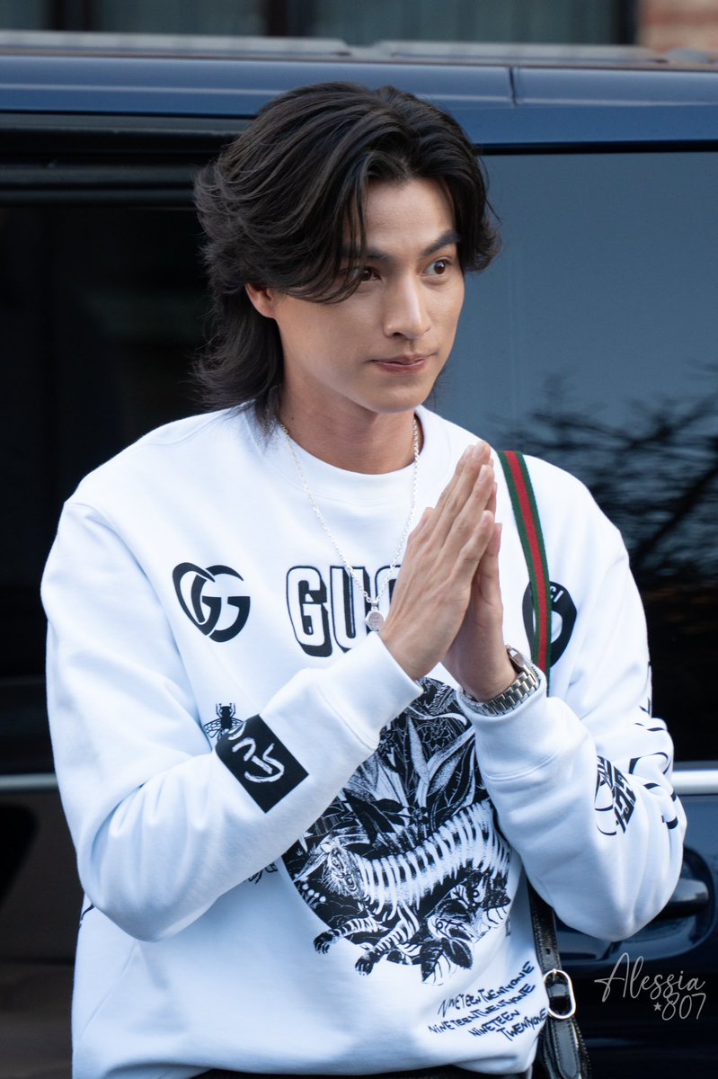 alessia807_'s tweet photo. Gulf Kanawut at Milan Fashion Week for Gucci
if you repost give me credit (alessia.807), thanks ✨
#GUCCIFW24xGulf
#GulfKanawut #Gucci #GucciFW24 https://t.co/7qtqUsKwUx