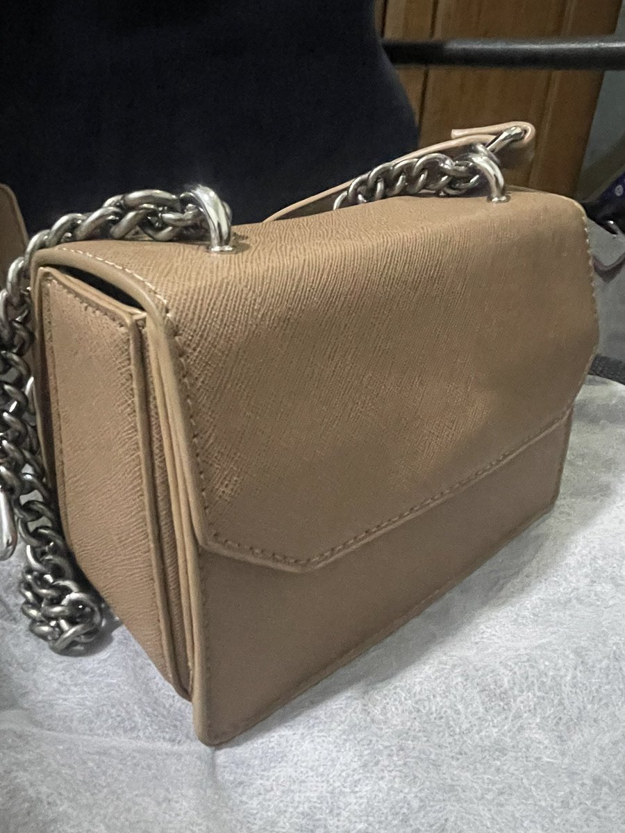 luciesummerbkk's tweet photo. ส่งต่อกระเป๋า UWIF รุ่น minibox สี brown
ส่งต่อ 220 บาท (ราคาเต็ม 990 ) ใหม่100%
❌งดต่อนะค้า❌ไม่ค่อยได้ใช้เลยส่งต่อค่า
#กระเป๋ามือสอง #เสื้อผ้ามือสองสภาพดี #เสื้อผ้ามือสอง #ส่งต่อกระเป๋ามือ2 #ส่งต่อเสื้อผ้ามือสอง #กระเป๋าแฟชั่น #โล๊ะตู้เสื้อผ้า
#UWIF #uwifbag https://t.co/vNHJoNQWZH