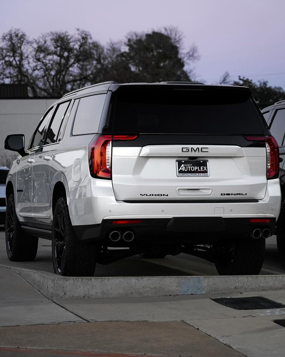jarieszackb's tweet photo. Looks good while parked 💯
Stunning GMC Yukon XL Denali Ultimate by @autoplexcustoms 😎
Swipe left... 
▪️▪️▪️
Via: @autoplexcustoms @hurst.autoplex
🦾🦾🦾
.
#jarieszackb https://t.co/20WG0Zewae