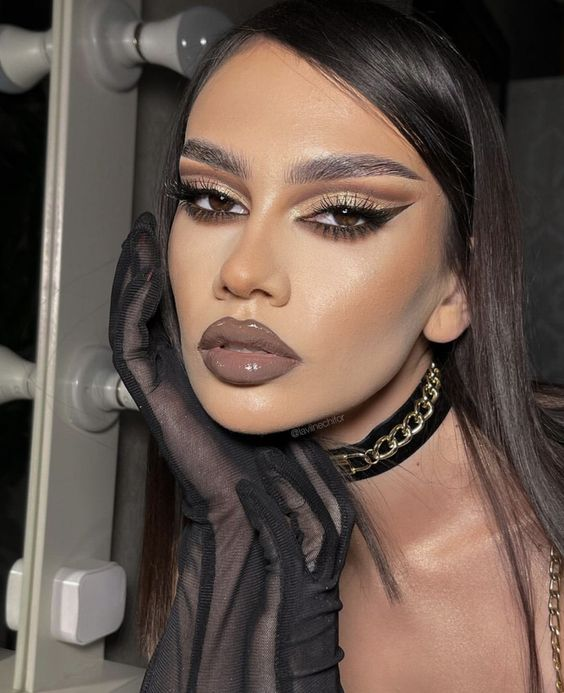 Stay on-trend with the latest eyeshadow palettes. From vibrant hues to sultry smokes, keep those eyes mesmerizing!