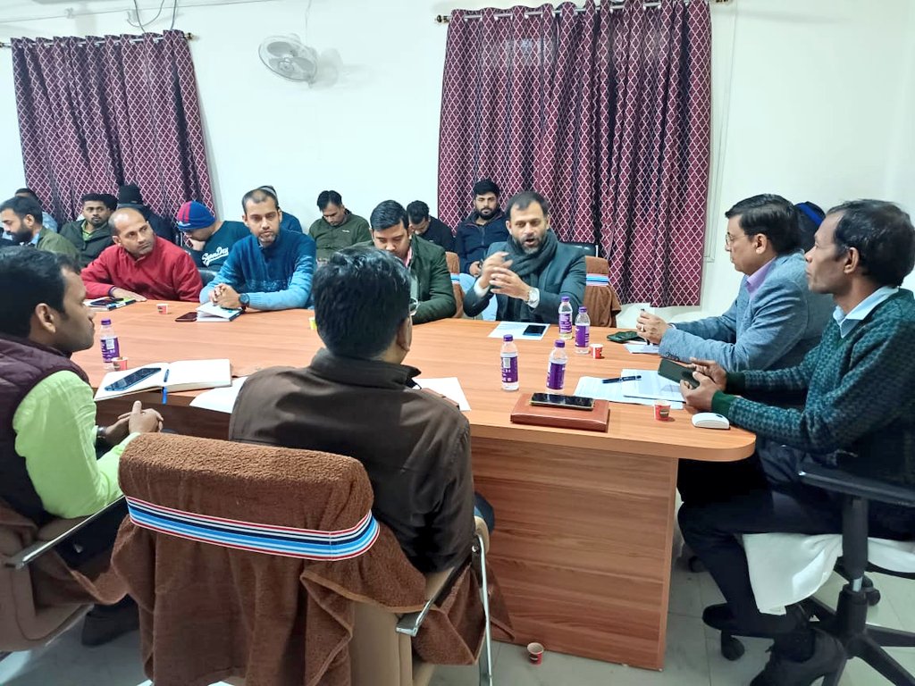 Senior Protocol Officer Shri @KhwajaJamal1 held a review meeting today in Gaya to assess the SPM installation strategy. The SPM fixing will kick off from Bodh Gaya on January 29. Shri Jamal emphasised the importance of awareness campaign to highlight the advantages of SPM.